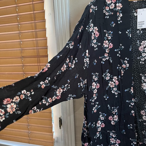 H&M Floral Lightweight Kimono Style Top, Size Large, NWT - Picture 4 of 4
